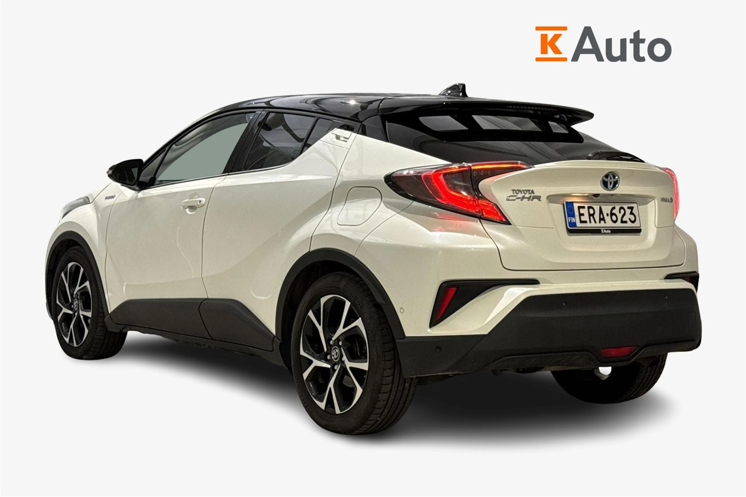 valkoinen Toyota C-HR 2019 kuva 3.