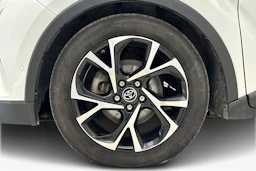 valkoinen Toyota C-HR 2019 kuva 12.