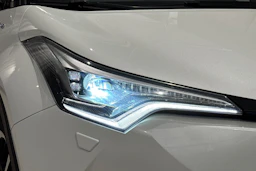 valkoinen Toyota C-HR 2019 kuva 16.
