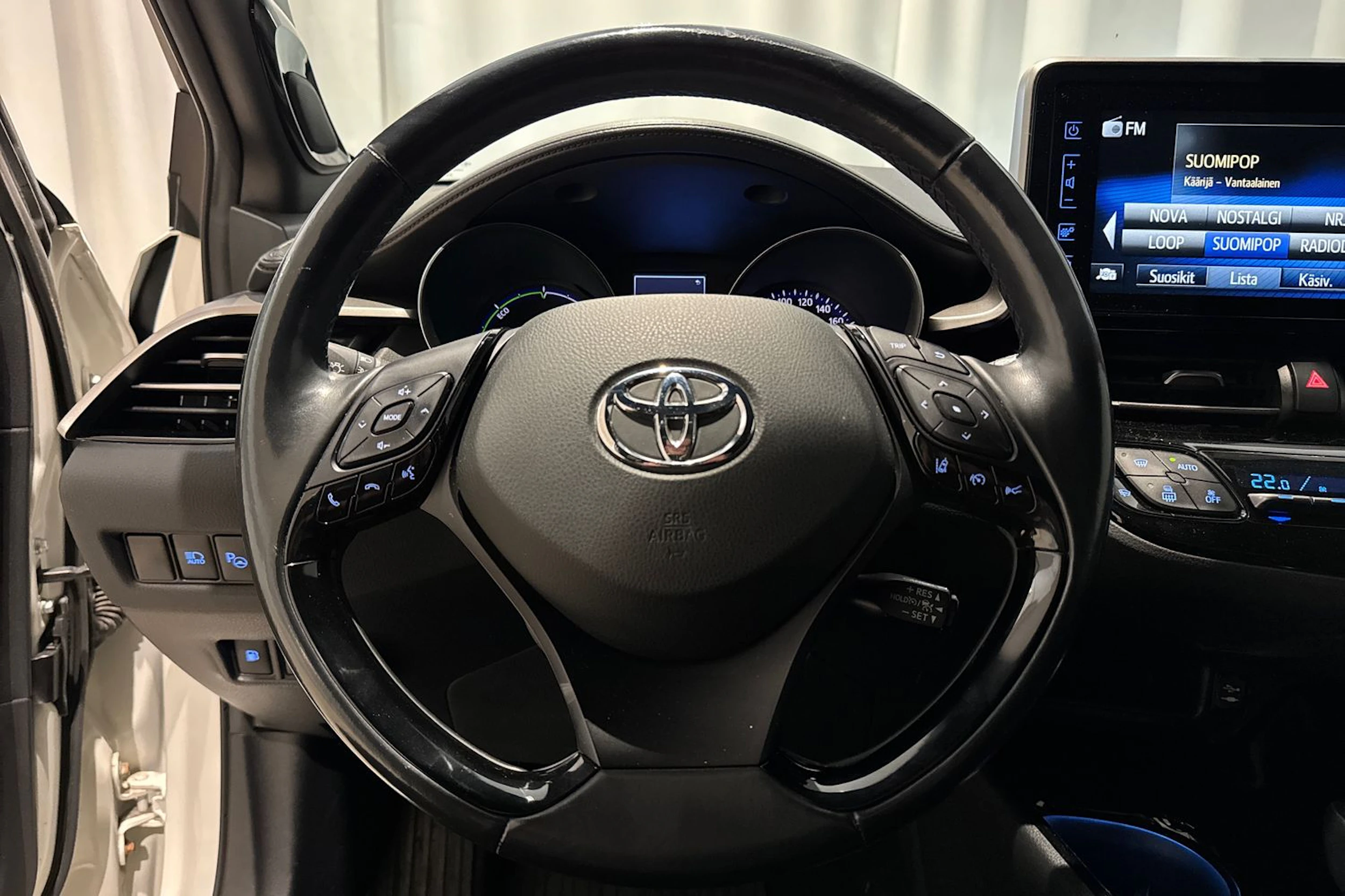 valkoinen Toyota C-HR 2019 kuva 19.