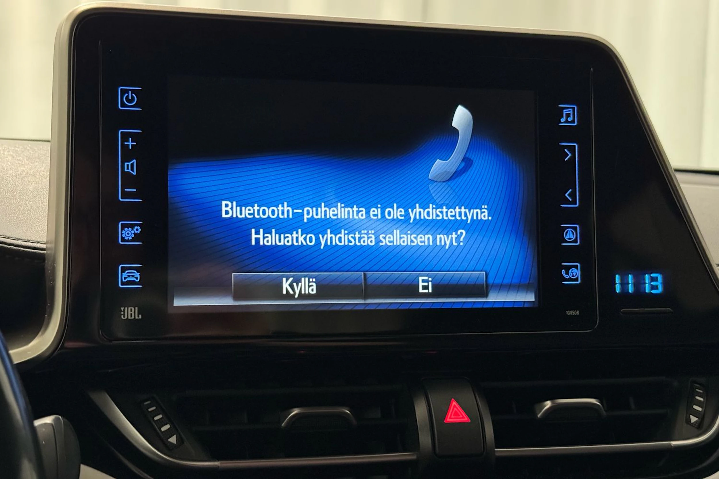 valkoinen Toyota C-HR 2019 kuva 24.