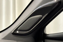 valkoinen Toyota C-HR 2019 kuva 28.