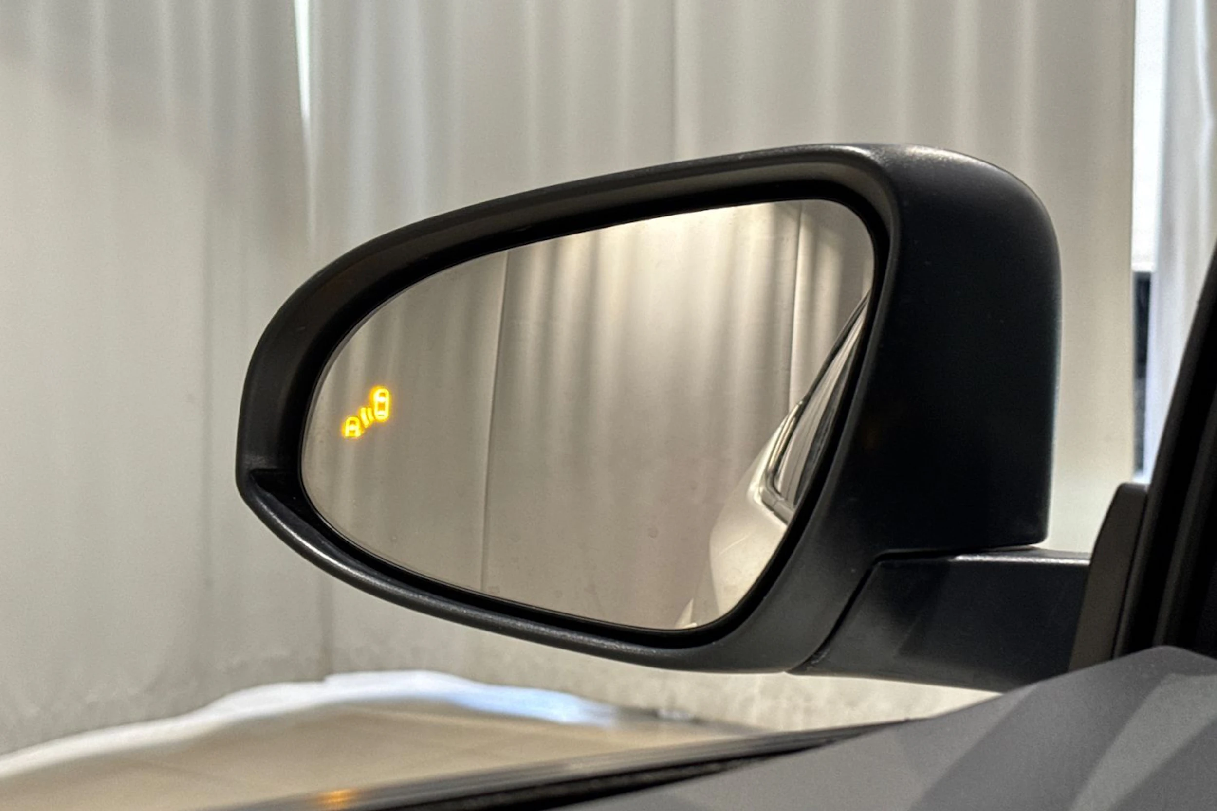 valkoinen Toyota C-HR 2019 kuva 29.