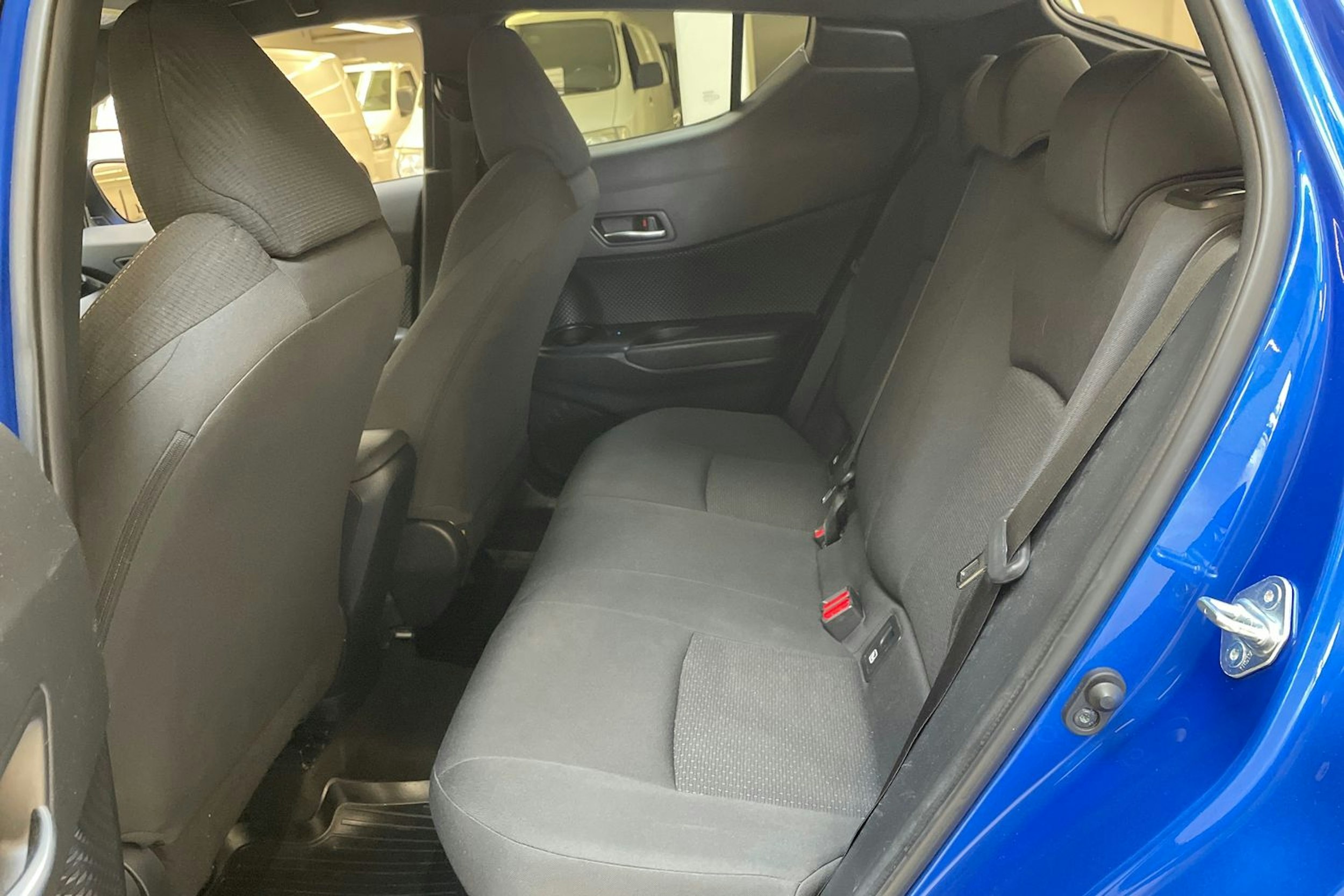 sininen Toyota C-HR 2019 kuva 14.