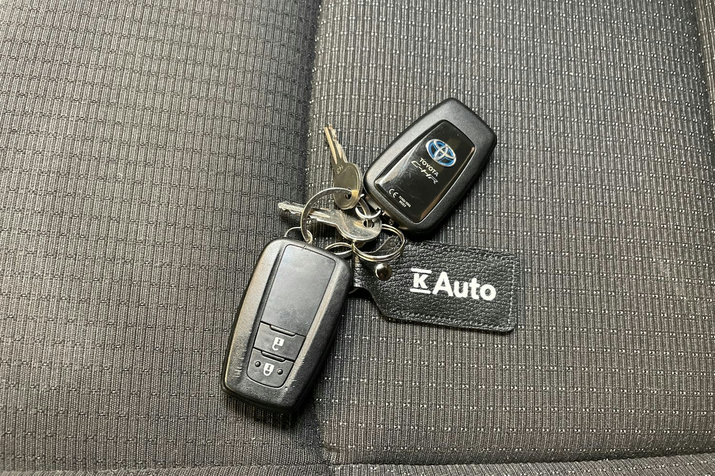 sininen Toyota C-HR 2019 kuva 24.