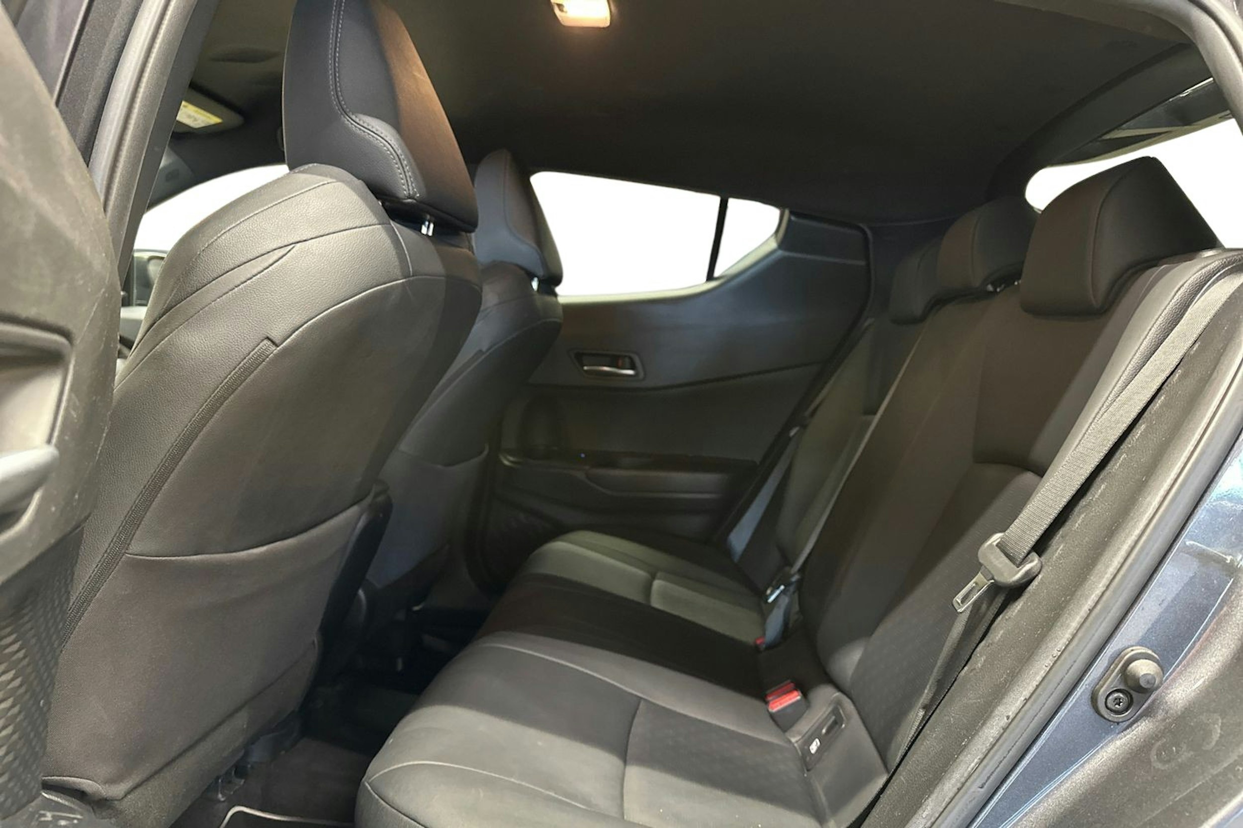 harmaa Toyota C-HR 2019 kuva 10.