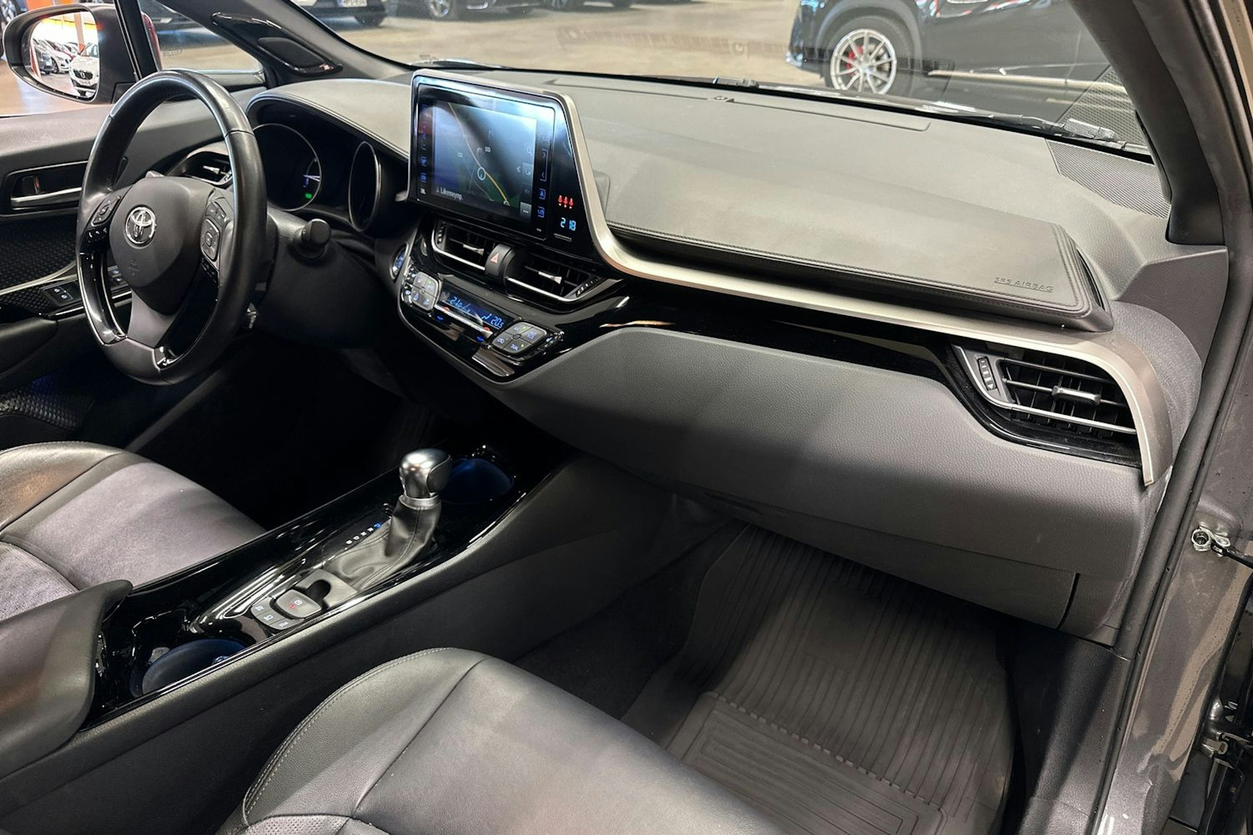 harmaa Toyota C-HR 2019 kuva 12.
