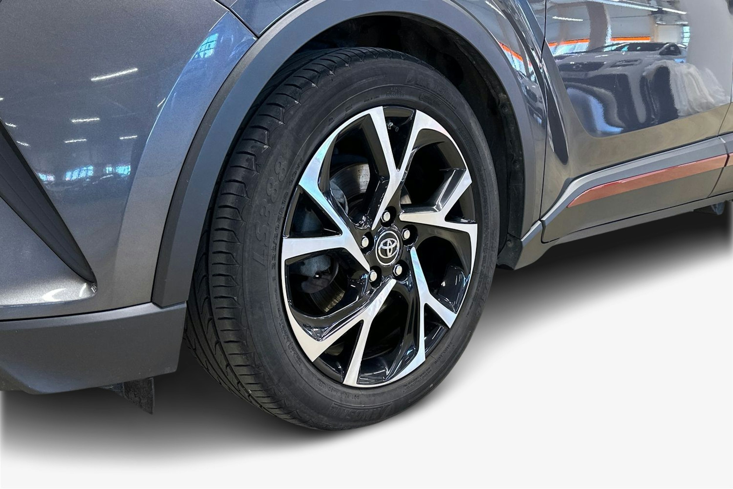 harmaa Toyota C-HR 2019 kuva 16.