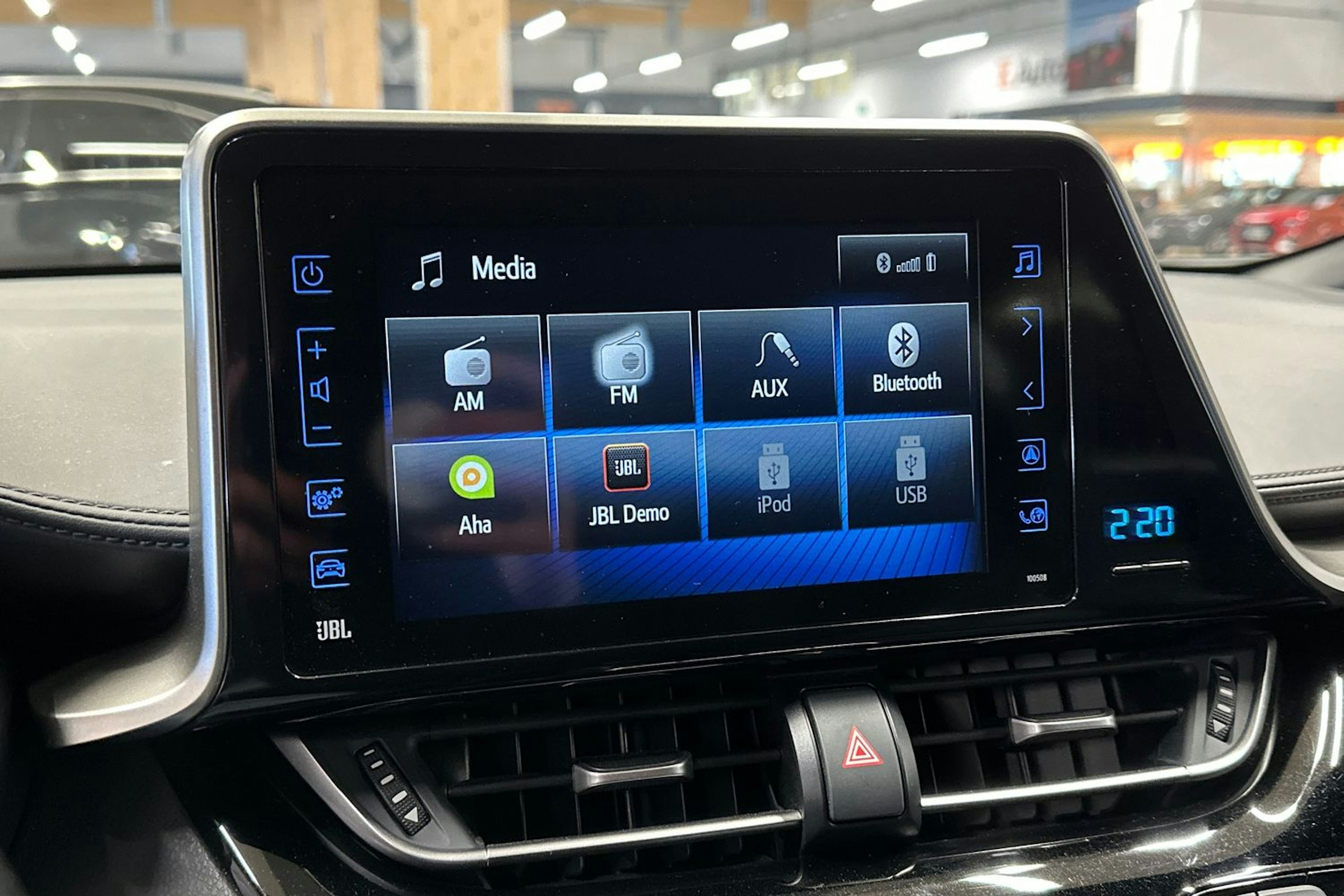 harmaa Toyota C-HR 2019 kuva 20.