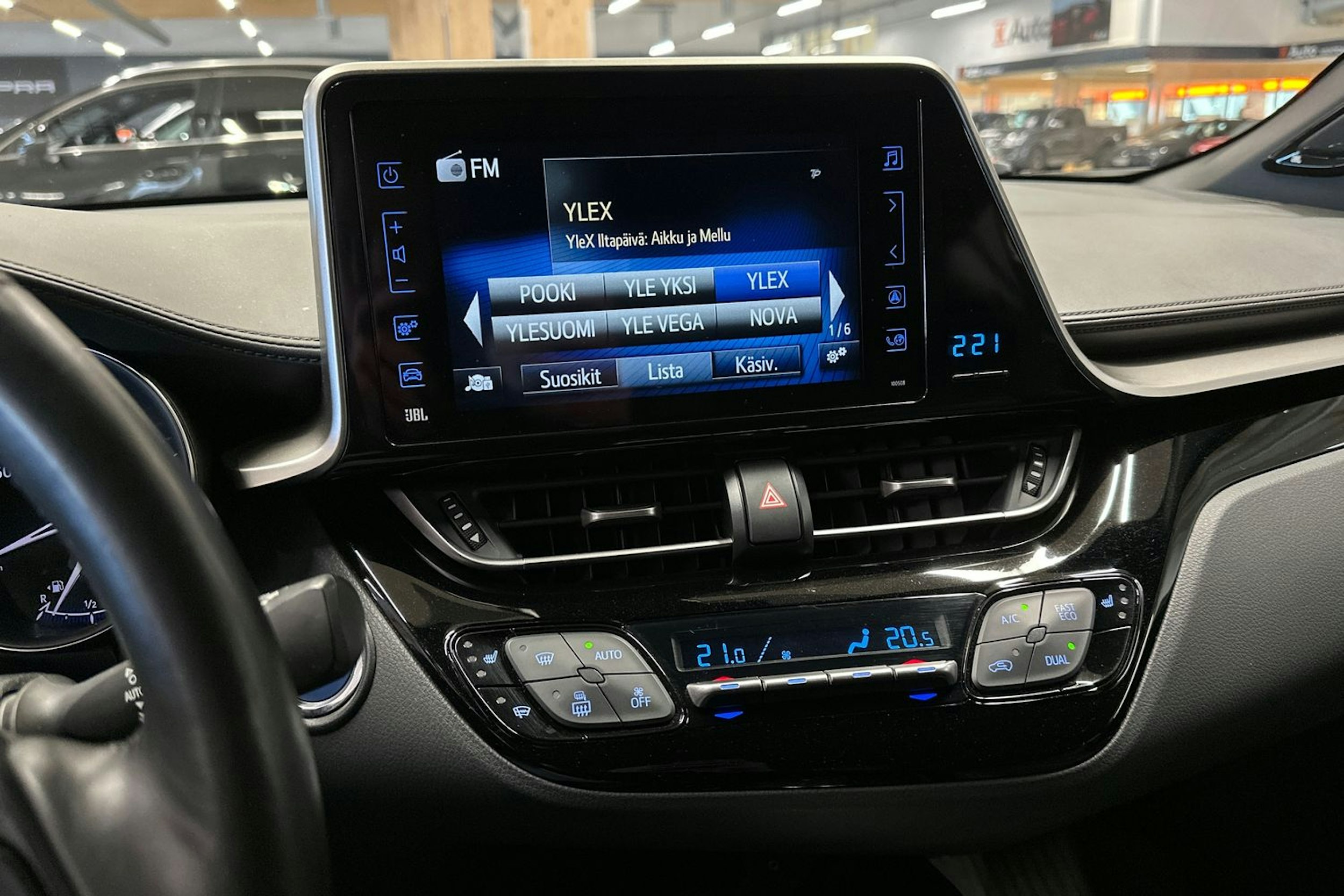 harmaa Toyota C-HR 2019 kuva 21.