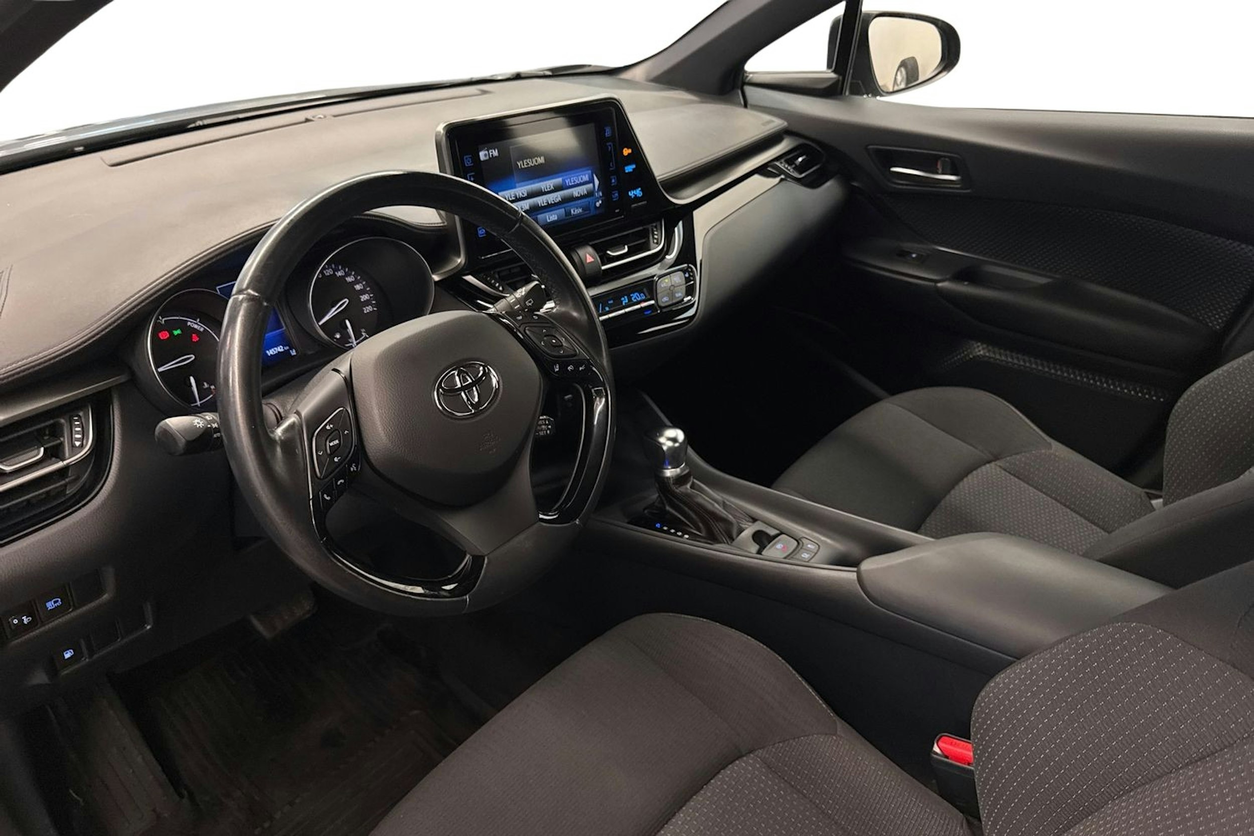 Harmaa Toyota C-HR 2019 kuva 7.