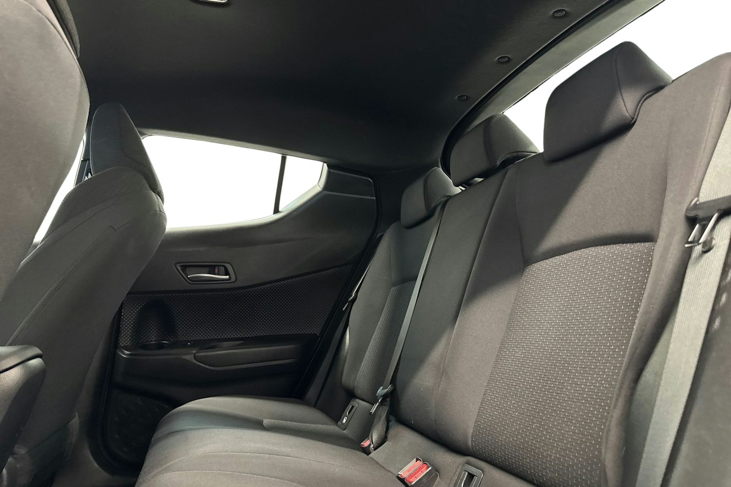 Harmaa Toyota C-HR 2019 kuva 10.