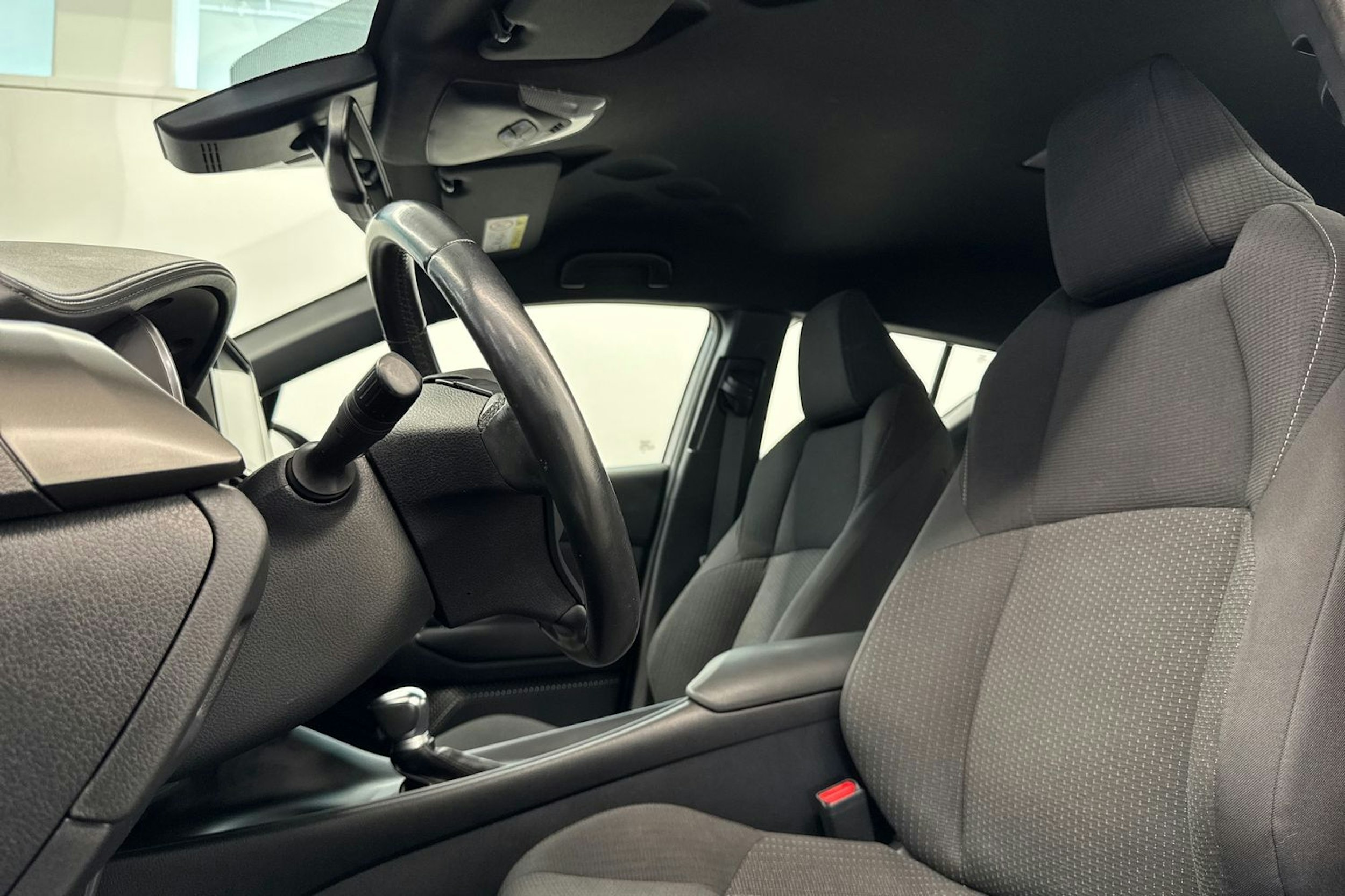 Harmaa Toyota C-HR 2019 kuva 15.