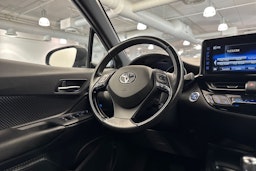 Harmaa Toyota C-HR 2019 kuva 16.