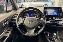 Harmaa Toyota C-HR 2019 kuva 17.