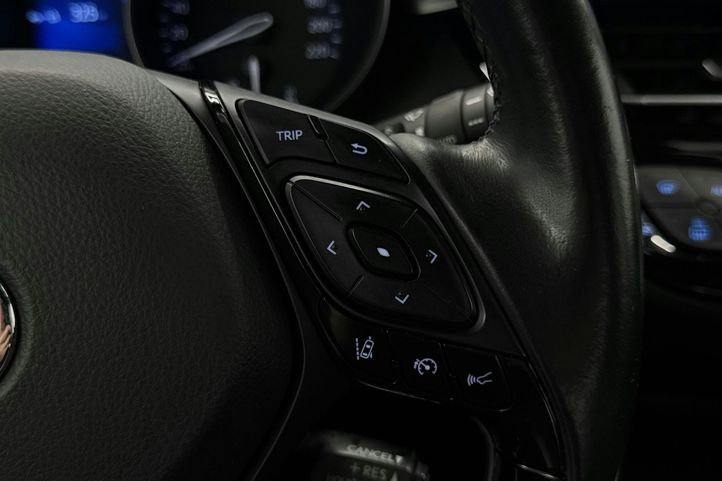 Harmaa Toyota C-HR 2019 kuva 20.