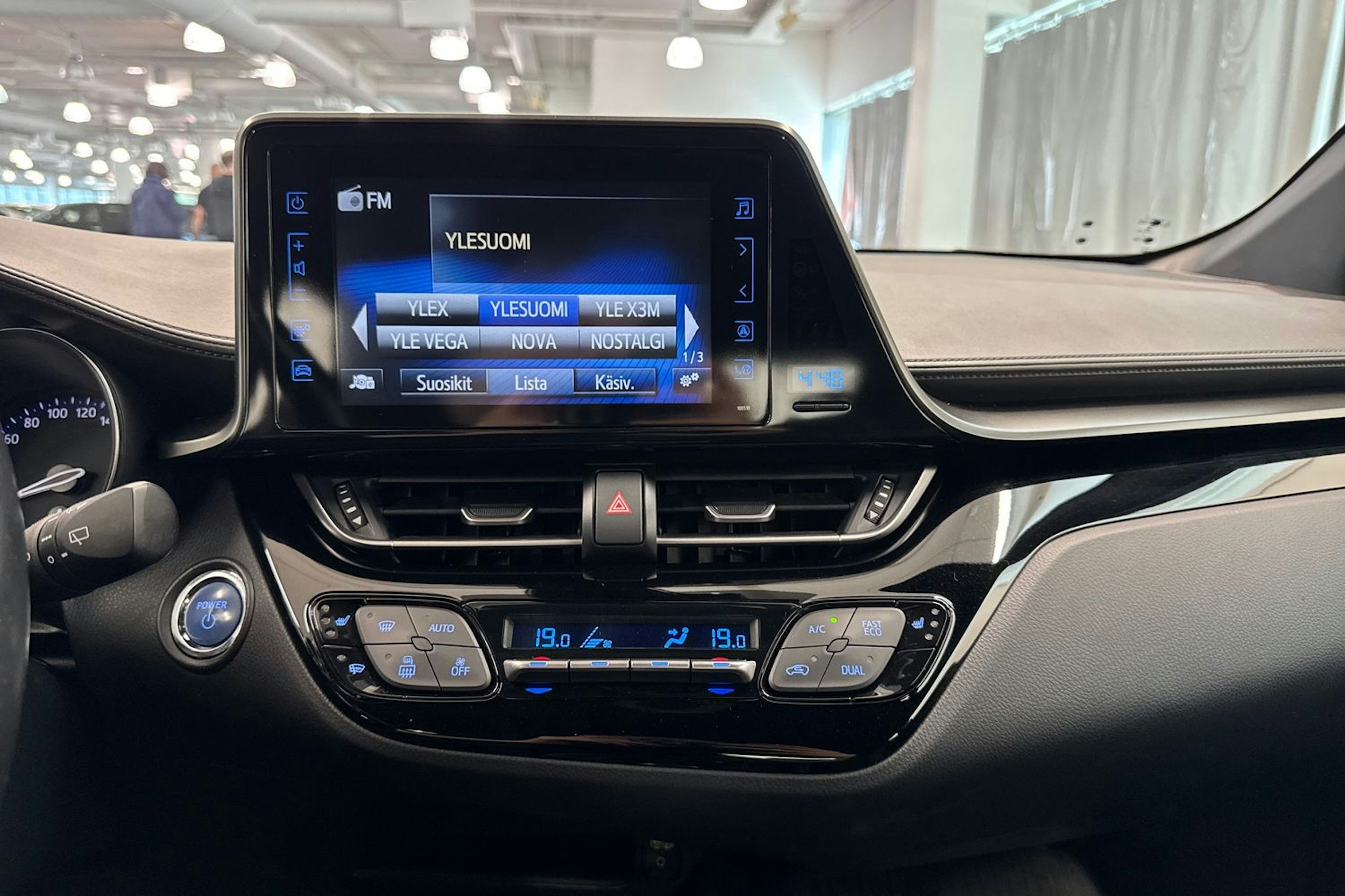 Harmaa Toyota C-HR 2019 kuva 24.