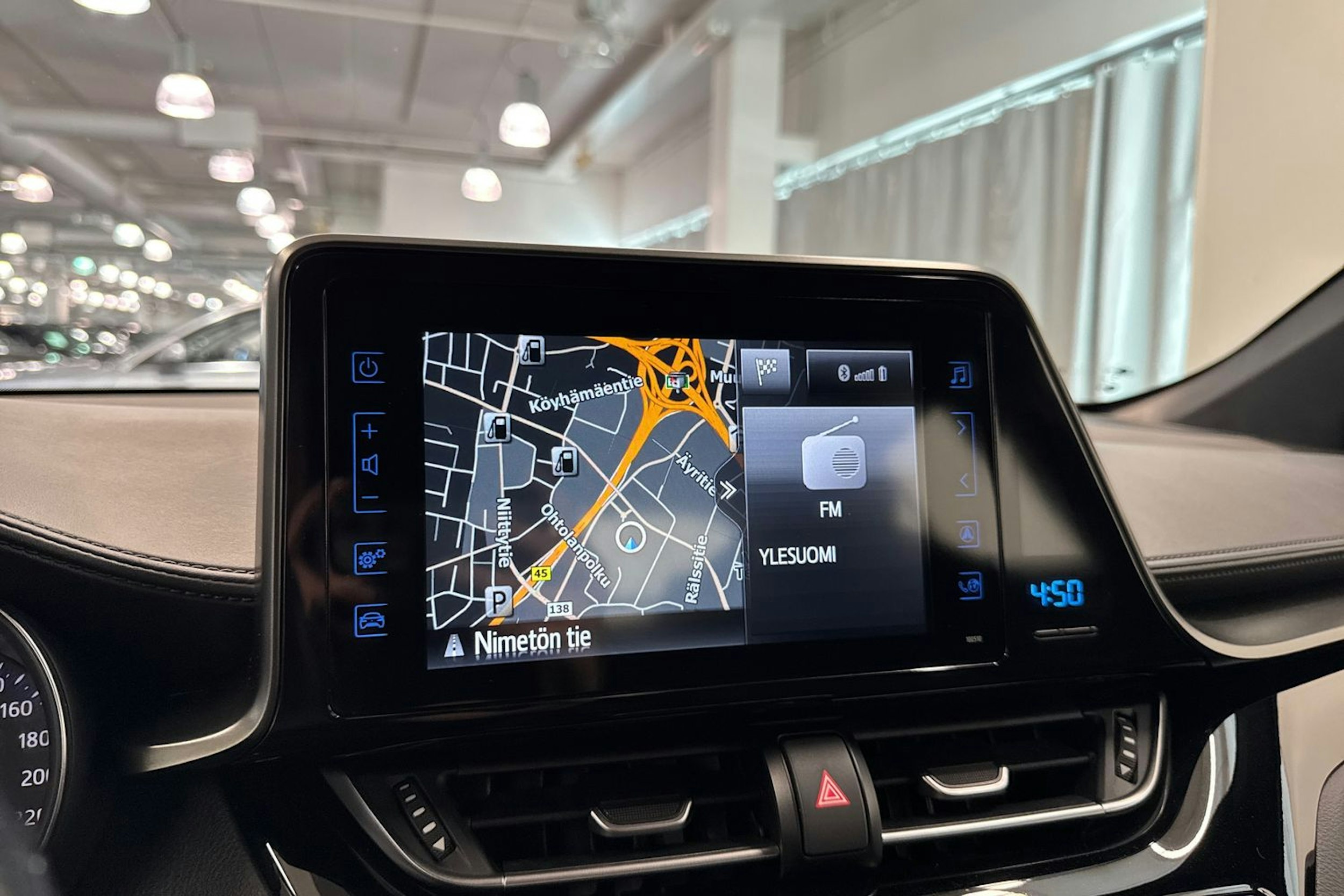 Harmaa Toyota C-HR 2019 kuva 28.