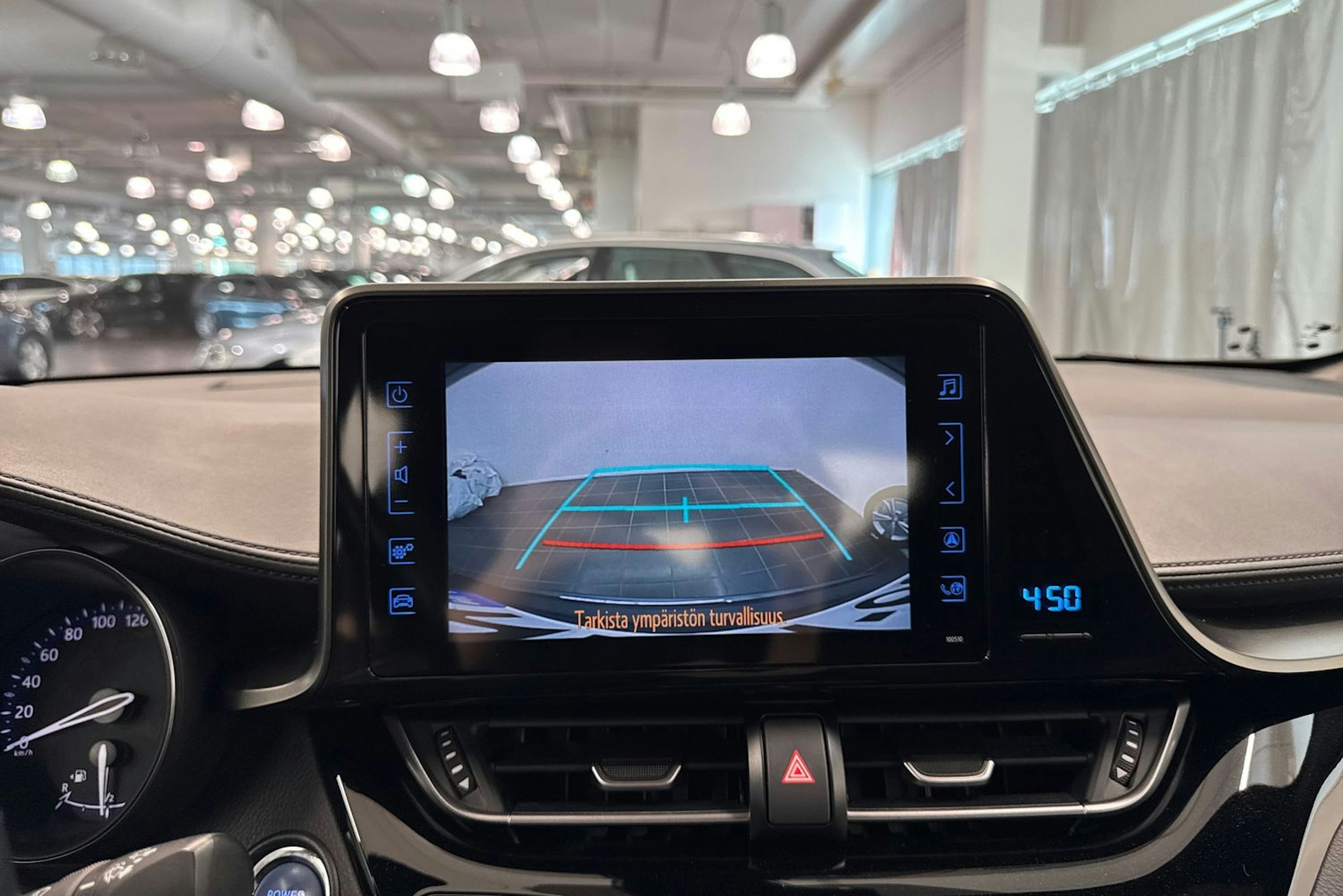 Harmaa Toyota C-HR 2019 kuva 30.