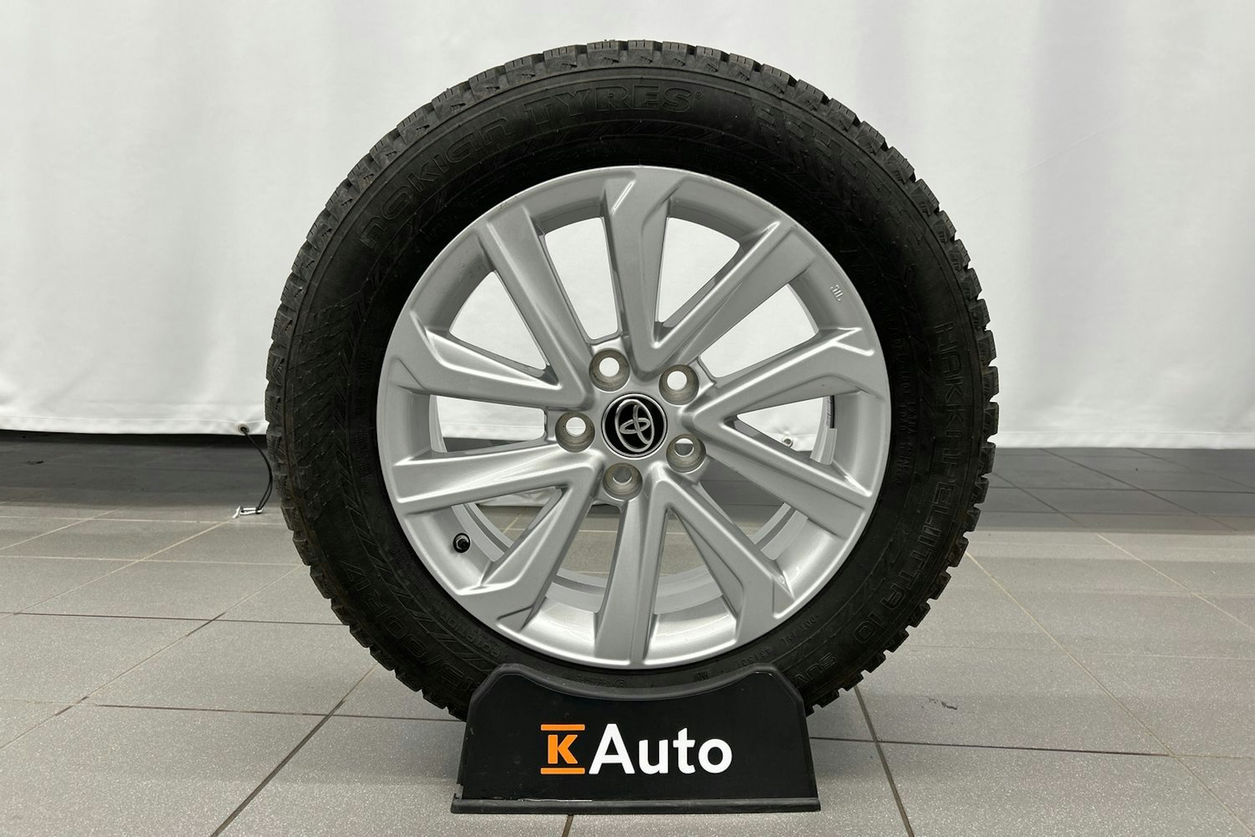 harmaa Toyota C-HR 2019 kuva 15.