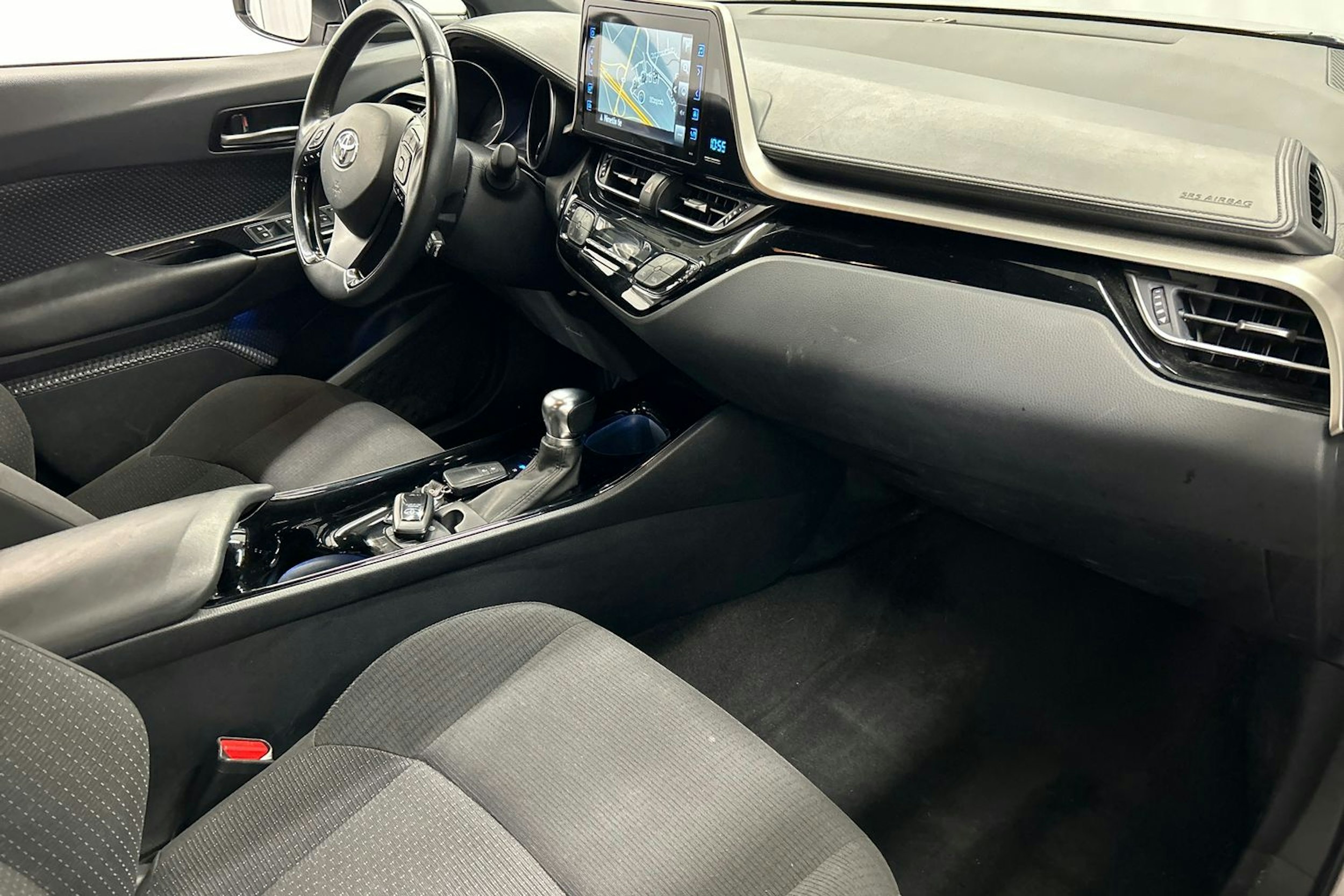 harmaa Toyota C-HR 2019 kuva 17.