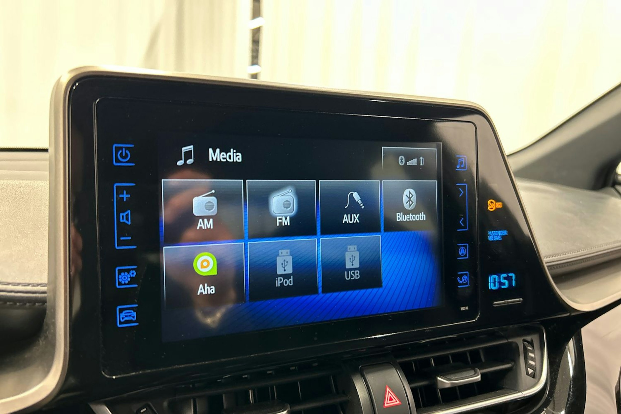 harmaa Toyota C-HR 2019 kuva 28.
