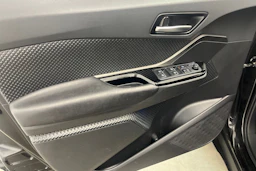 met. musta Toyota C-HR 2019 kuva 11.