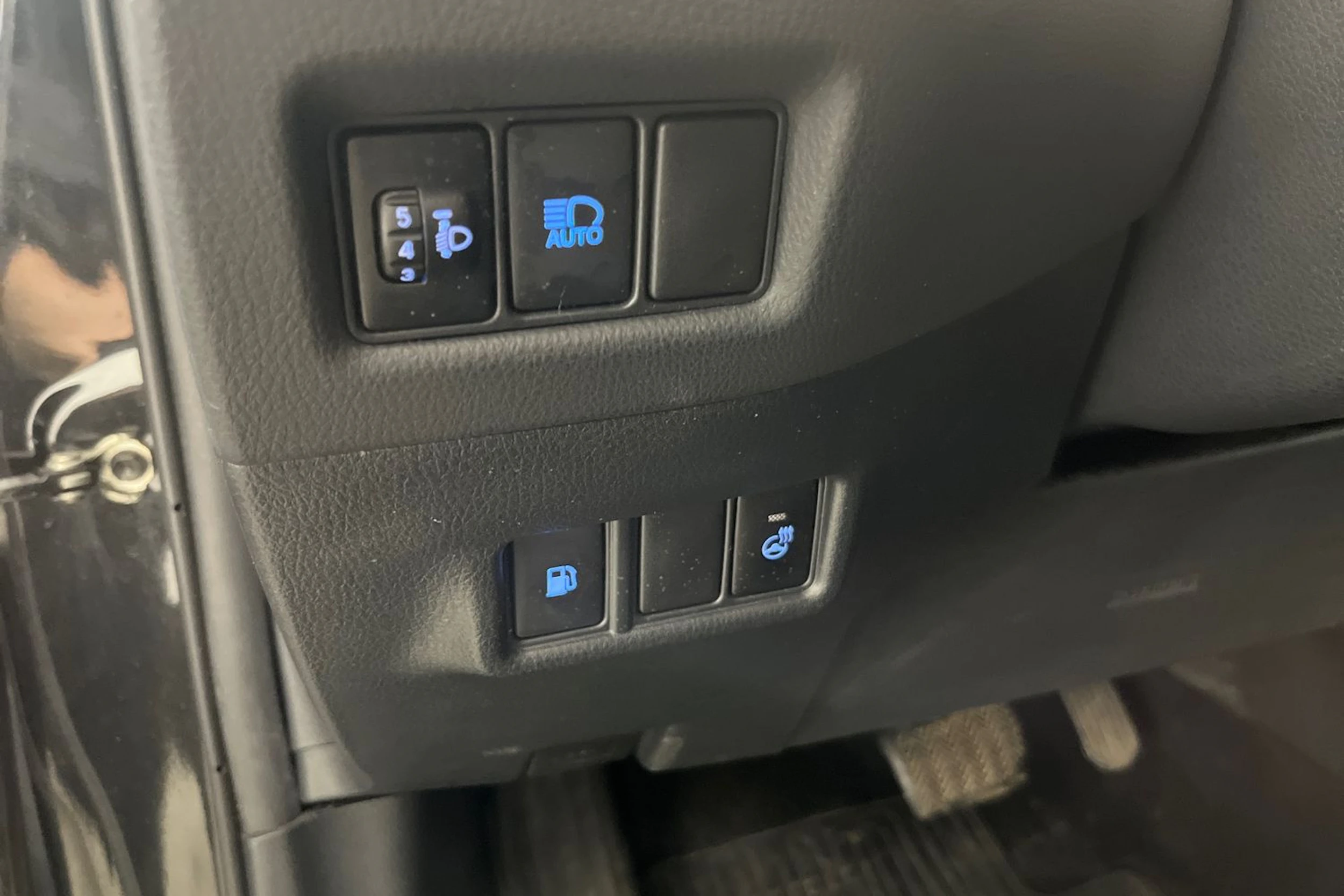 met. musta Toyota C-HR 2019 kuva 12.