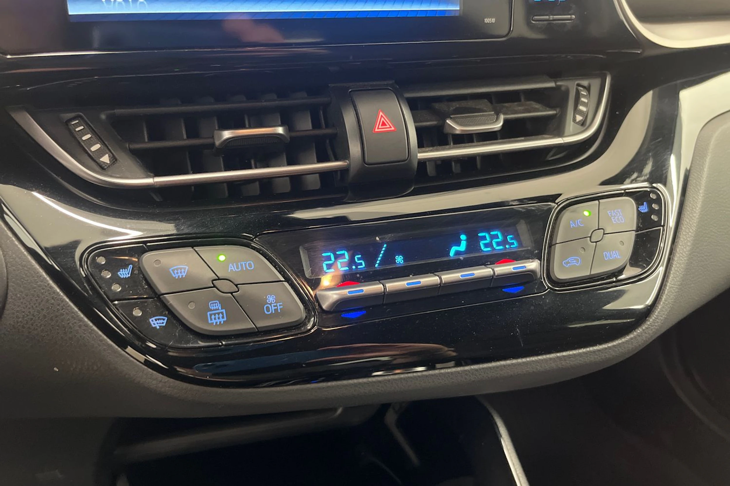 met. musta Toyota C-HR 2019 kuva 15.