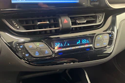 met. musta Toyota C-HR 2019 kuva 15.