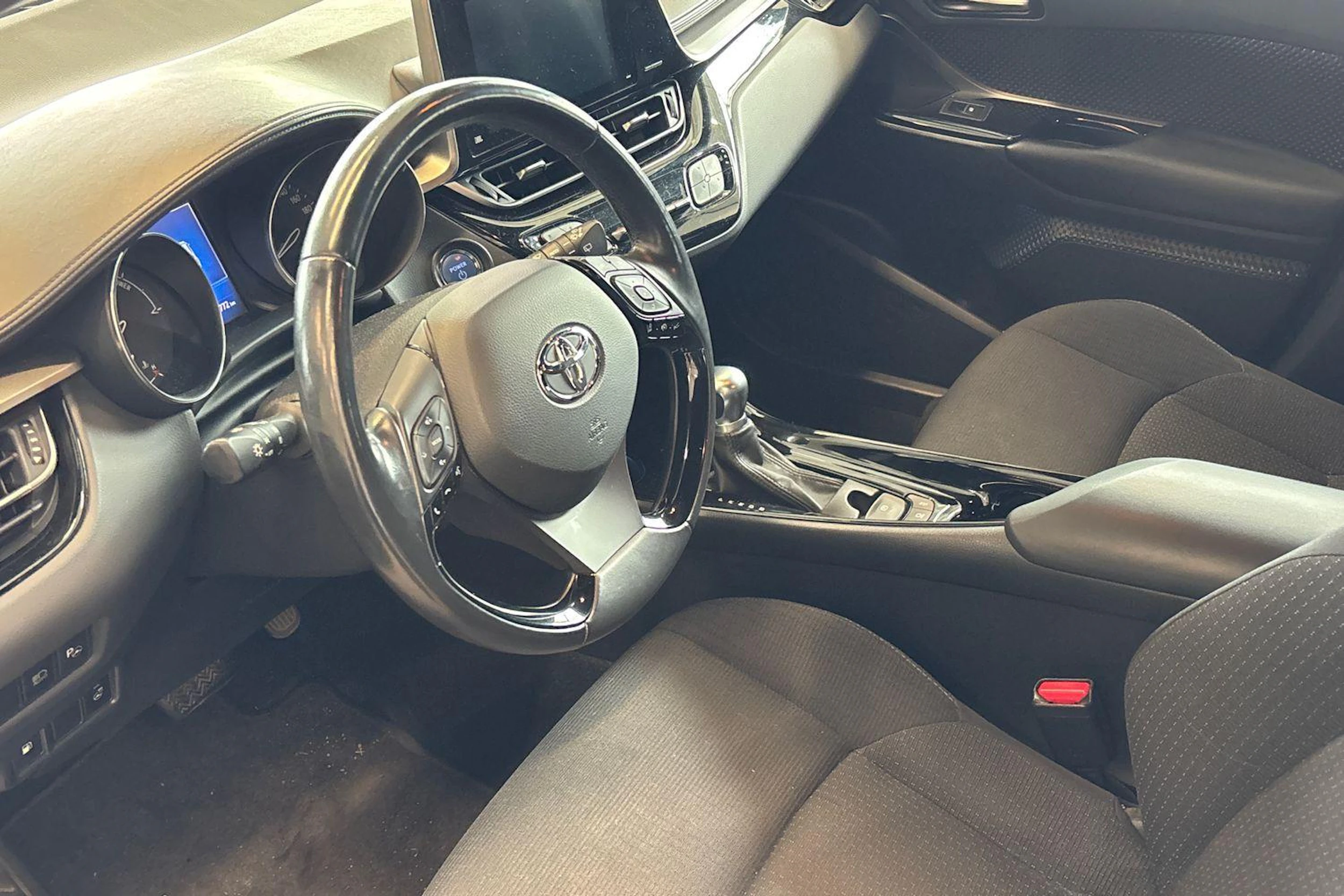 sininen Toyota C-HR 2019 kuva 3.