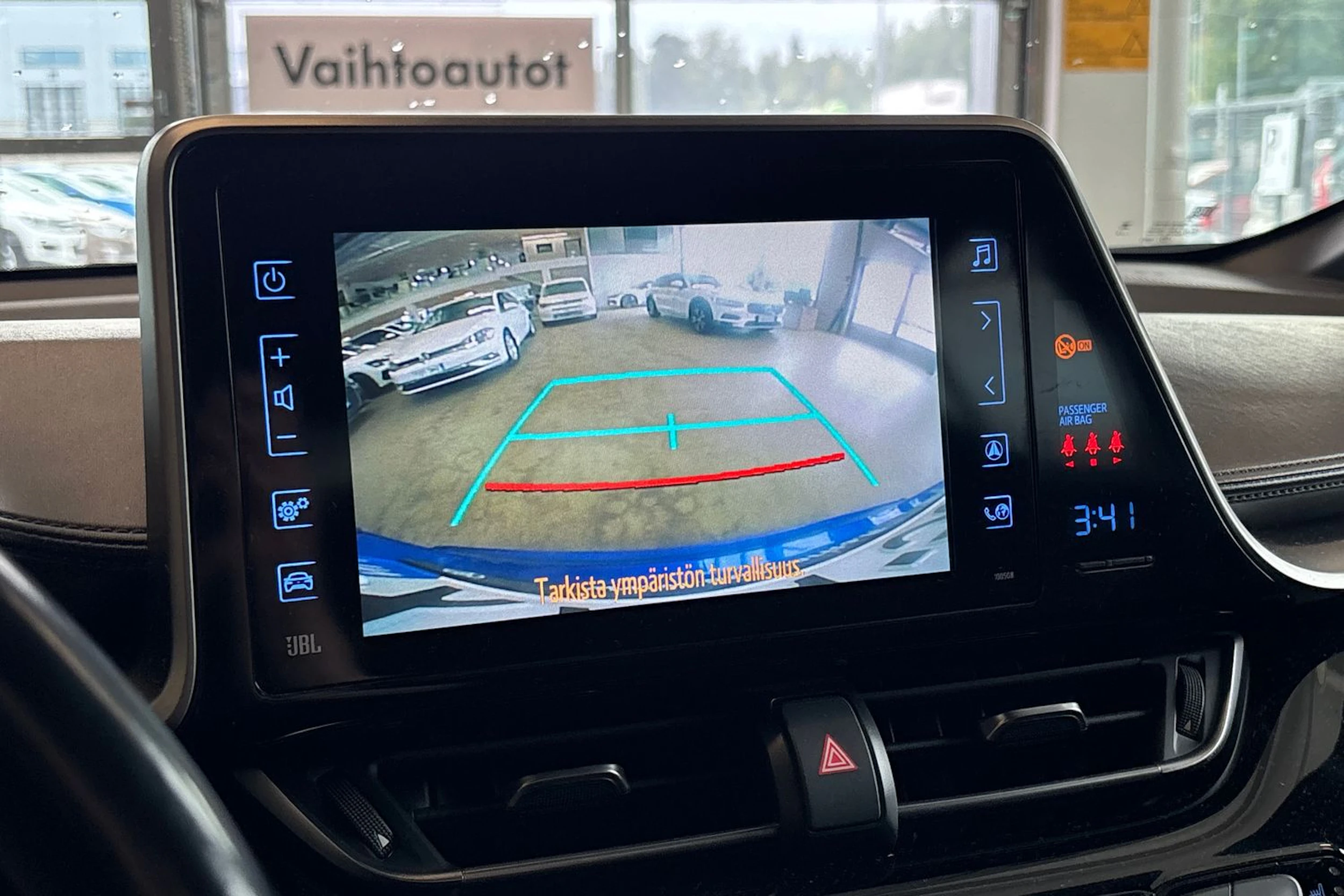 sininen Toyota C-HR 2019 kuva 8.