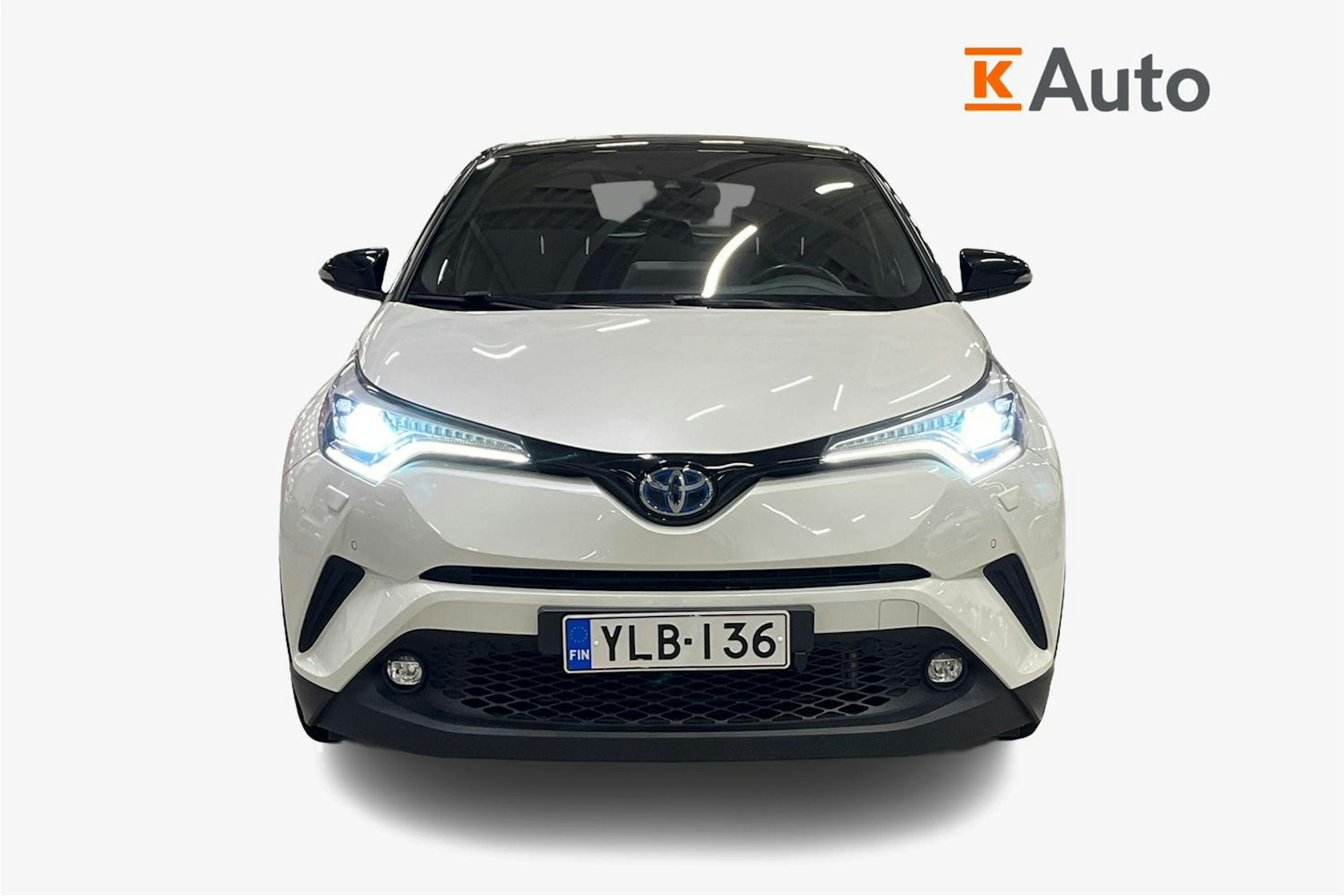 valkoinen Toyota C-HR 2019 kuva 5.