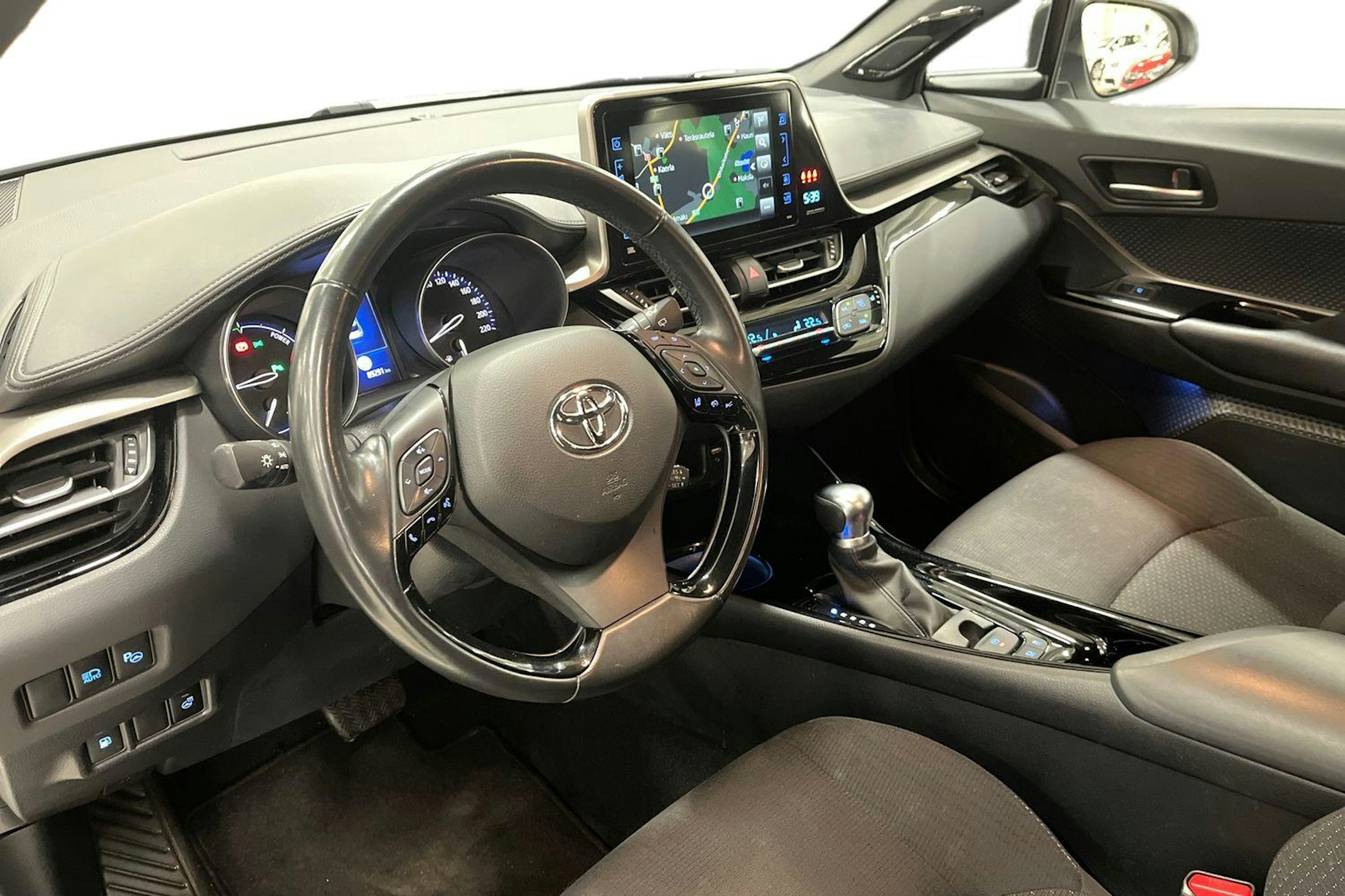 valkoinen Toyota C-HR 2019 kuva 7.