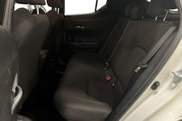 valkoinen Toyota C-HR 2019 kuva 10.