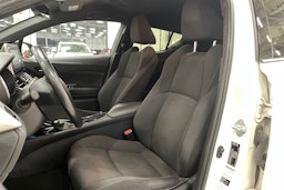 valkoinen Toyota C-HR 2019 kuva 14.