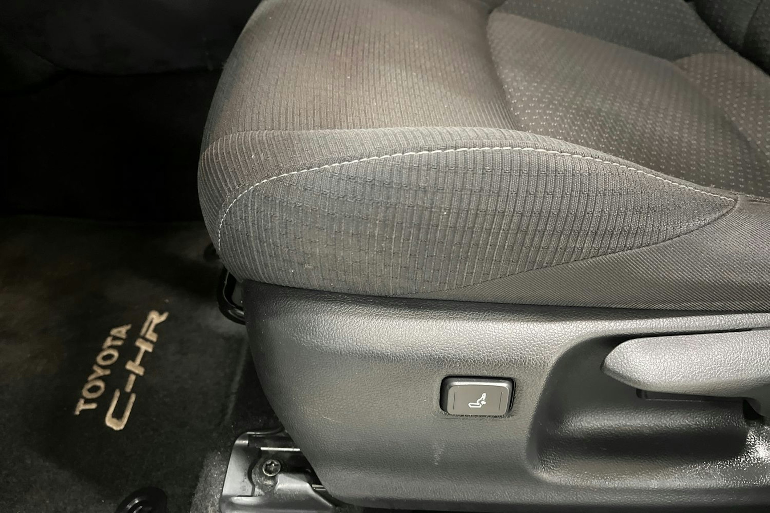 valkoinen Toyota C-HR 2019 kuva 15.