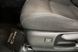 valkoinen Toyota C-HR 2019 kuva 15.