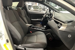 valkoinen Toyota C-HR 2019 kuva 16.