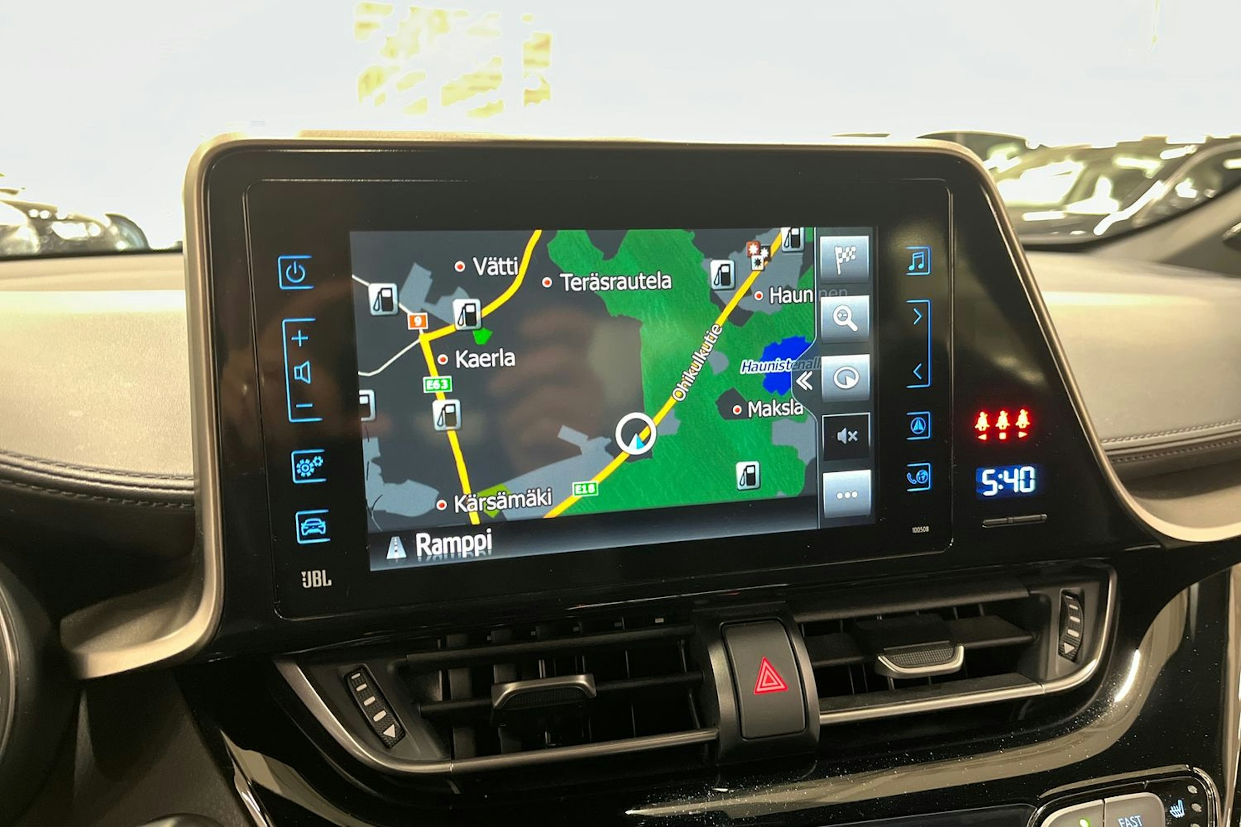 valkoinen Toyota C-HR 2019 kuva 21.