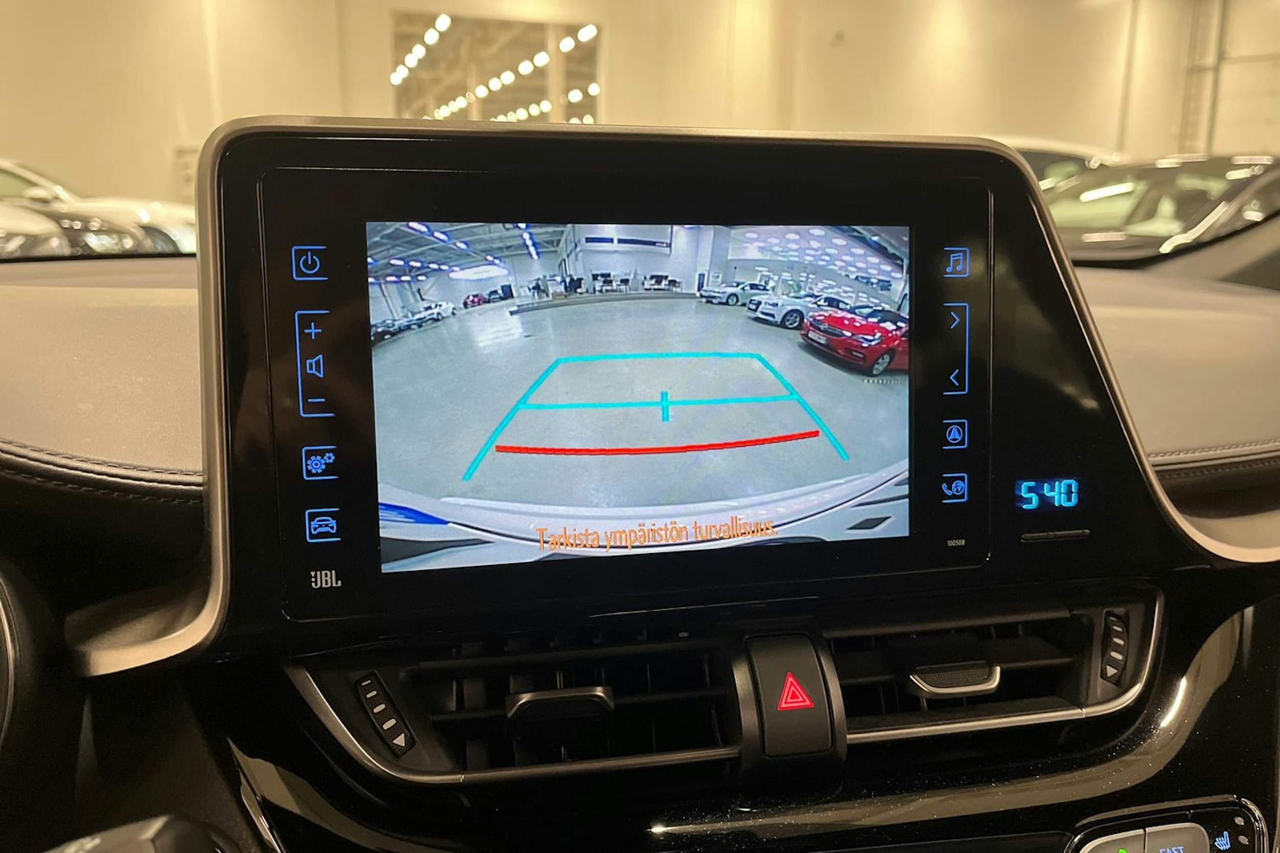 valkoinen Toyota C-HR 2019 kuva 22.