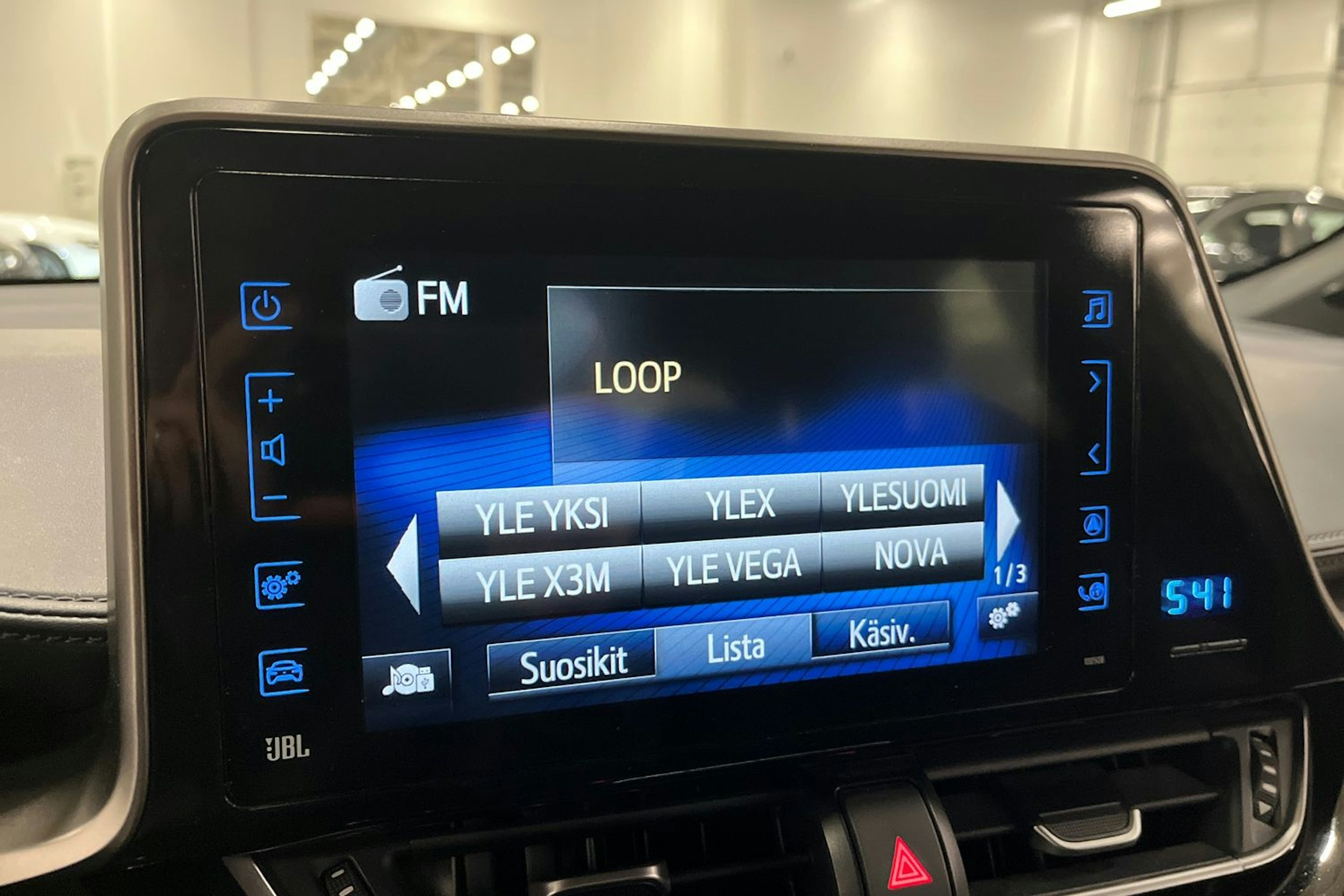 valkoinen Toyota C-HR 2019 kuva 24.