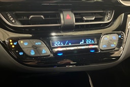 valkoinen Toyota C-HR 2019 kuva 26.