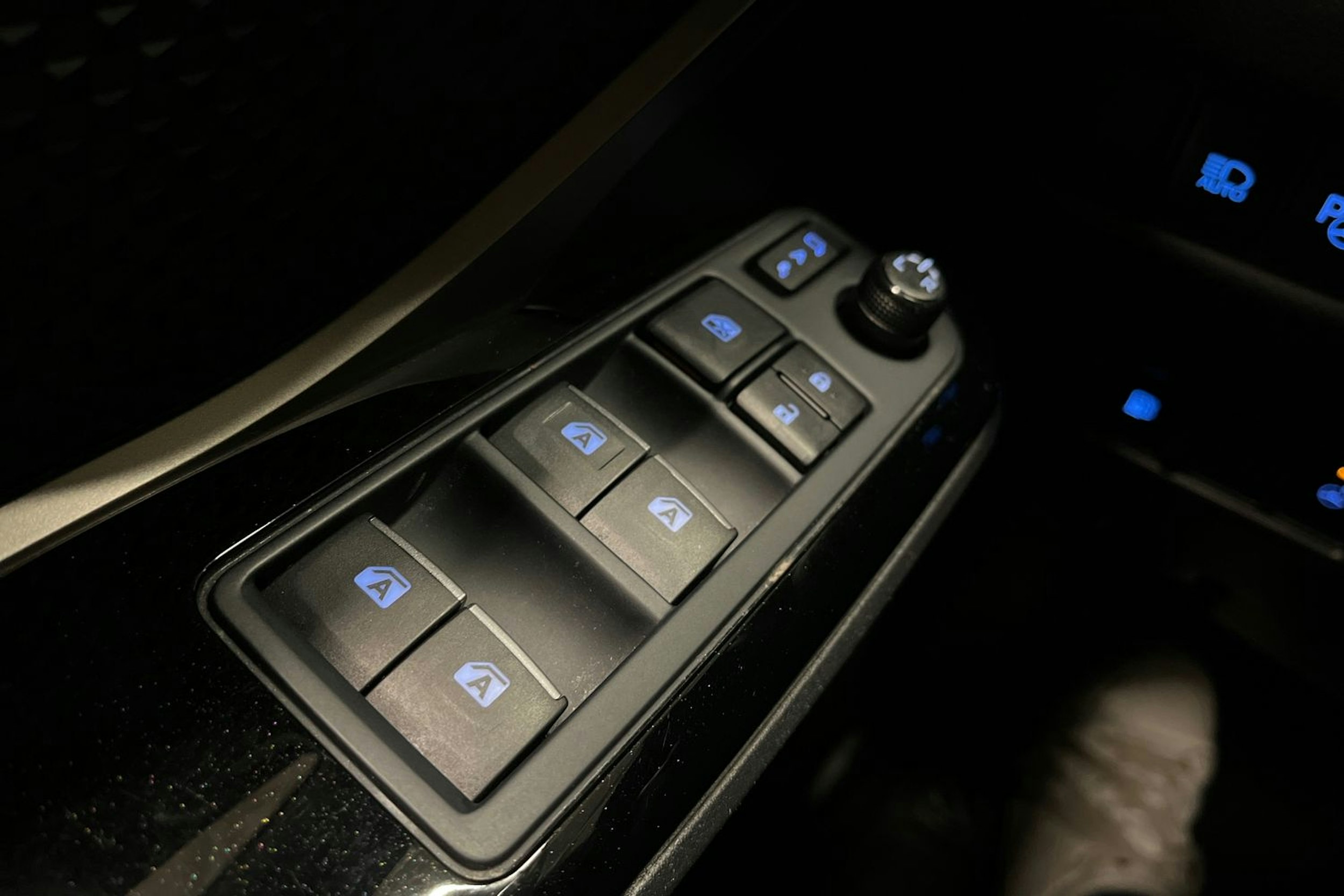 valkoinen Toyota C-HR 2019 kuva 30.