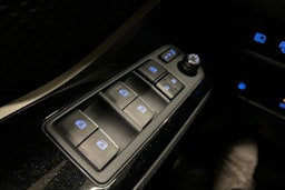 valkoinen Toyota C-HR 2019 kuva 30.