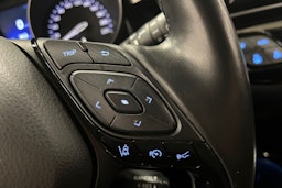 valkoinen Toyota C-HR 2019 kuva 31.