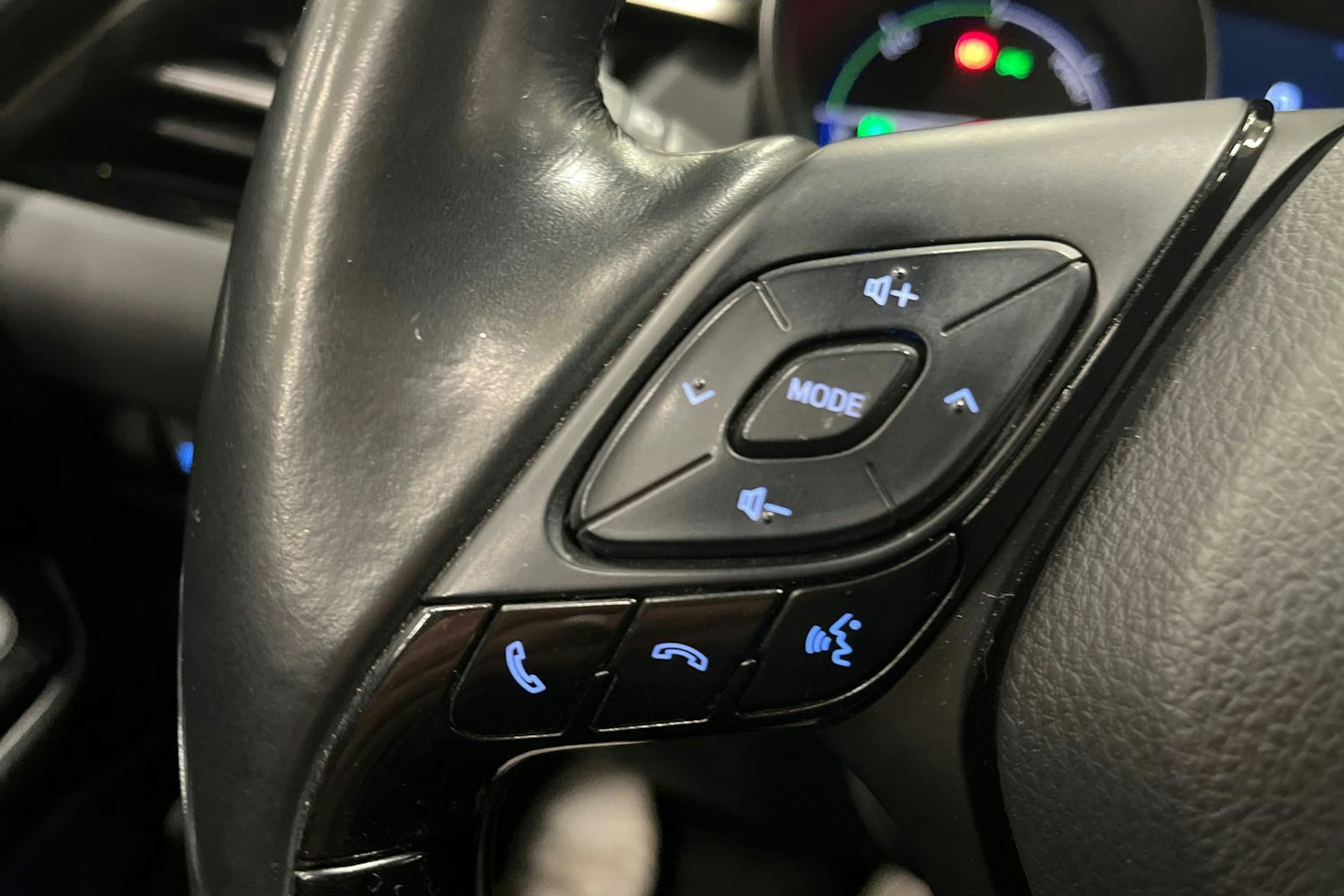 valkoinen Toyota C-HR 2019 kuva 32.