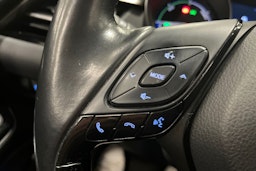 valkoinen Toyota C-HR 2019 kuva 32.