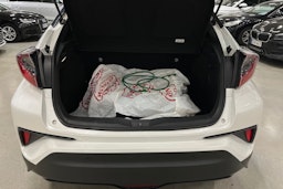 valkoinen Toyota C-HR 2019 kuva 33.