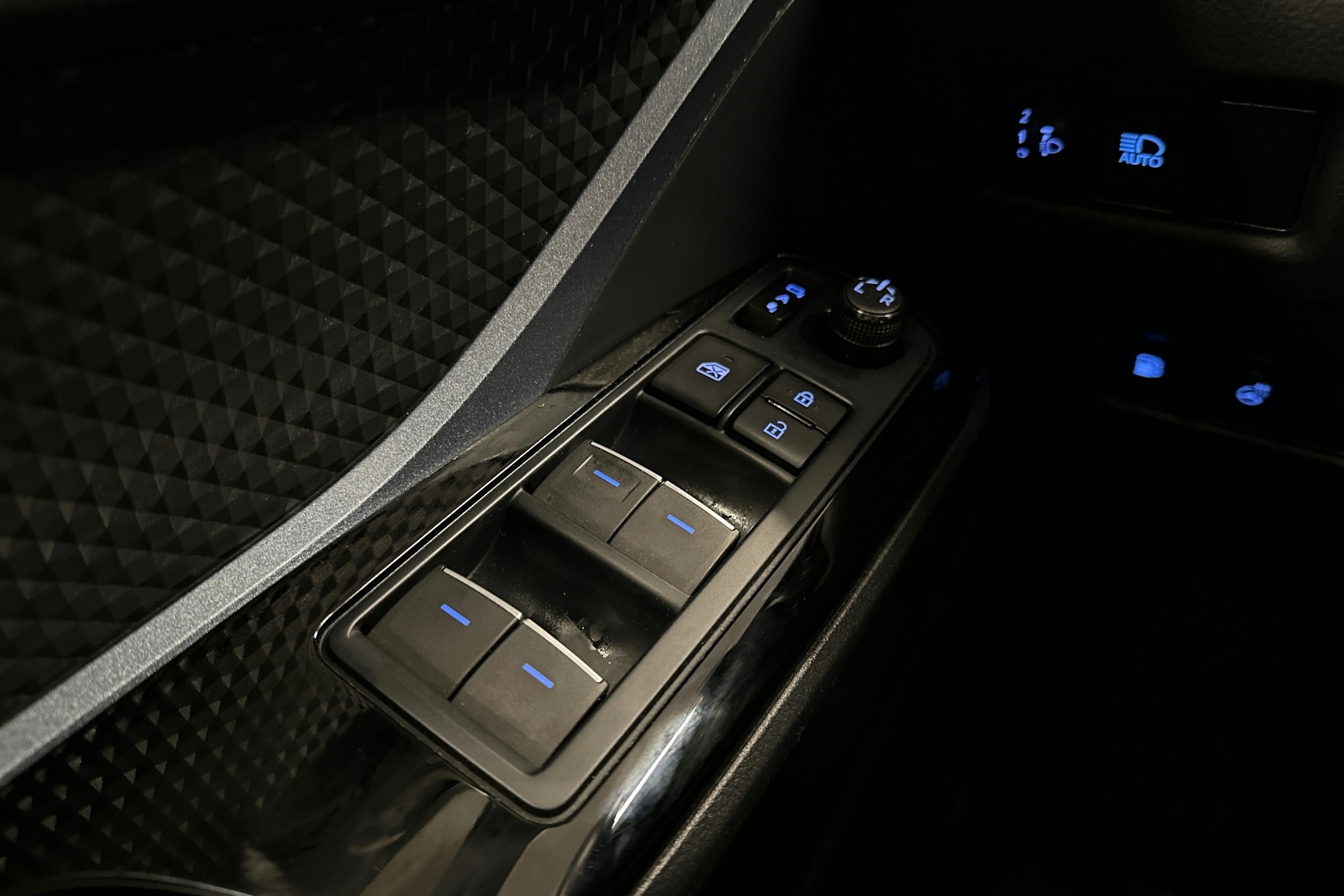 harmaa Toyota C-HR 2020 kuva 14.